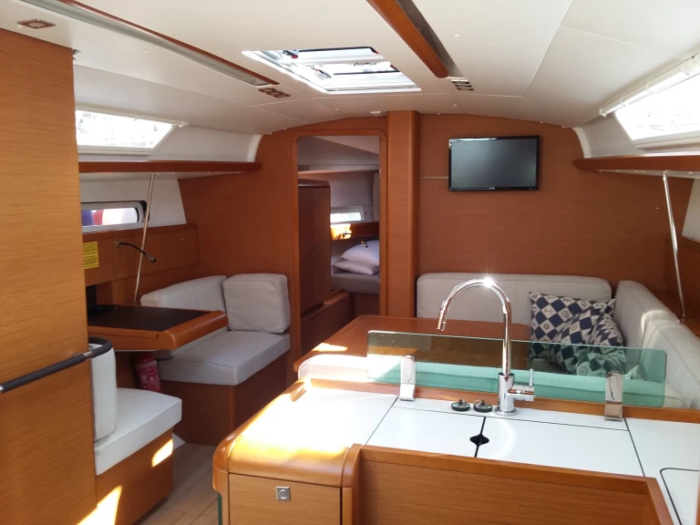 Jeanneau Sun Odyssey 419 de alquiler a Palamós