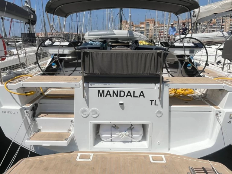 Velero para alquilar Hyères al mejor precio