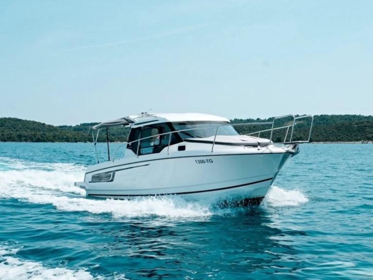 Alquiler de Jeanneau Merry Fisher 795 en Trogir