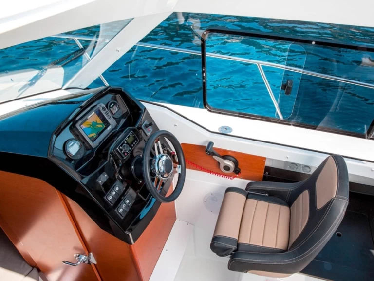 Alquiler de barcos Trogir barato de Merry Fisher 795