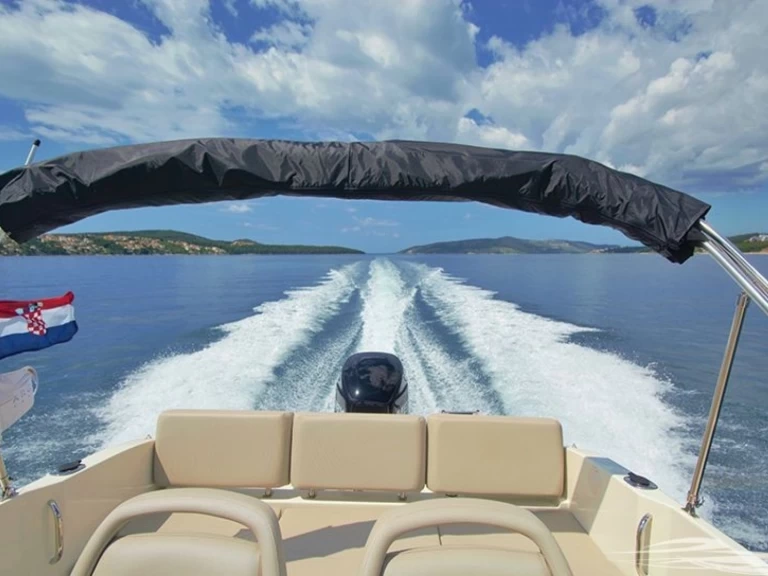 Alquiler de barcos Trogir barato de Quicksilver 675 Activ Open