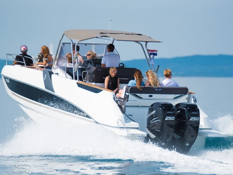 Alquiler de embarcaciones Bénéteau Flyer 8.8 SPACEdeck enTrogir en Samboat