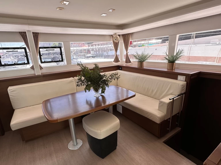 Alquiler de barcos Rogoznica barato de Lagoon 450 Sport Top