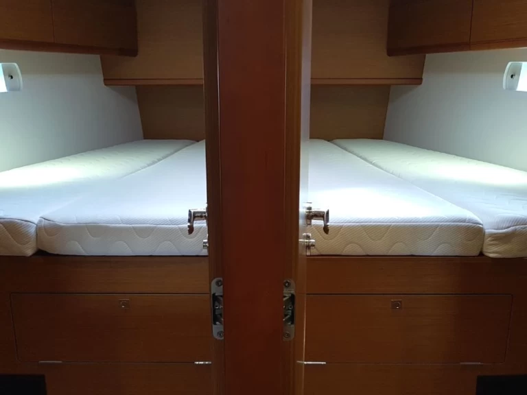 Alquiler de Velero, con o sin patrón Jeanneau Lefkáda