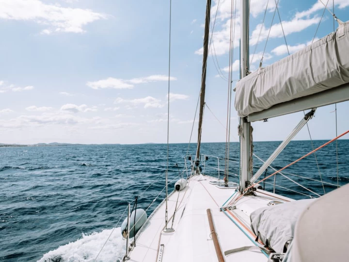 Alquiler de barcos Kallithea barato de oceanis clipper 361