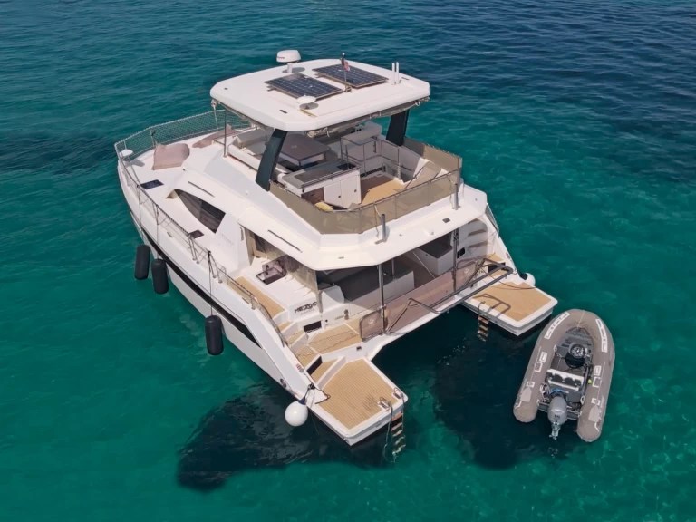 Leopard Leopard 43 Powercat de alquiler a Hyères