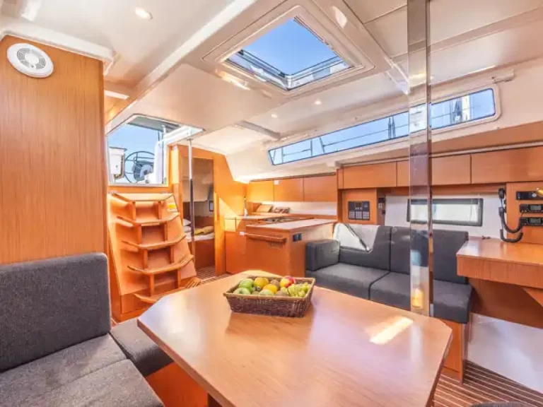 Alquiler Nikiána - Bavaria Bavaria C38 en SamBoat