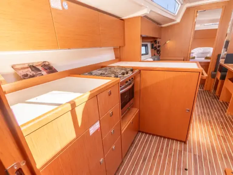 Alquiler de Bavaria Bavaria C38 en Nikiána