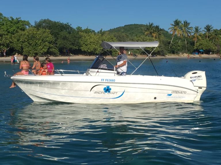 Alquiler de Pacific Craft Pacific Craft 670 Open en Le Marin