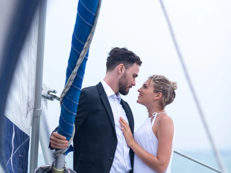 Alquiler Velero Custom Made con o sin  título de navegación