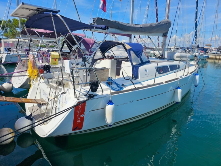 Alquiler de Jeanneau Sun Odyssey 33i en Izola
