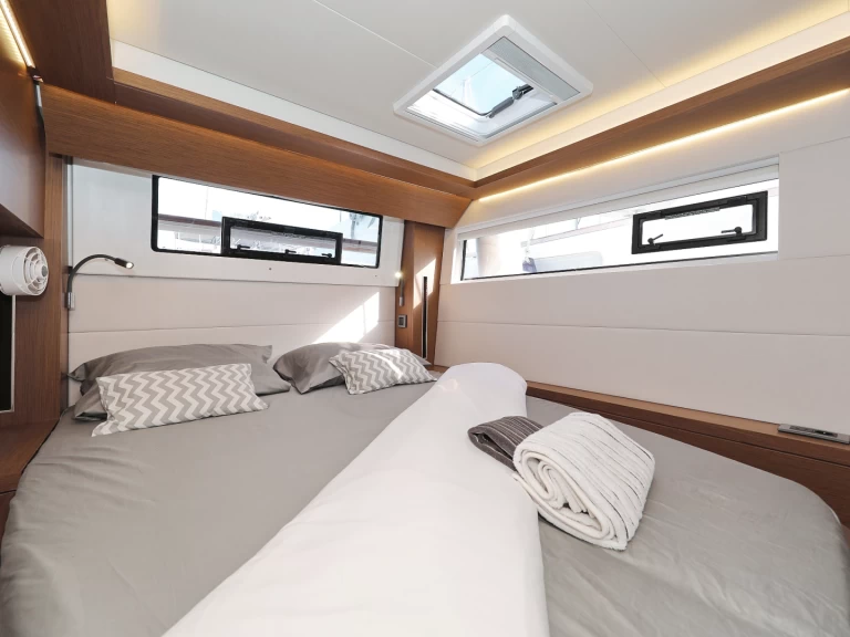 Catamarán para alquilar Sukošan al mejor precio