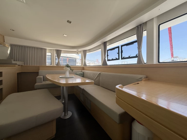 Lagoon Lagoon 42, 2020,  Air Condition, Generator, Water maker, Solar panel, Only with skipper, 2 SUP offered free de alquiler a Nikiána