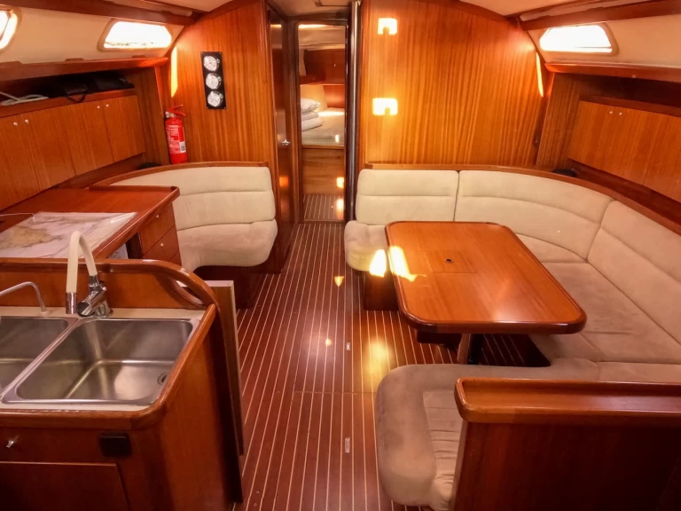 Velero para alquilar Izola al mejor precio