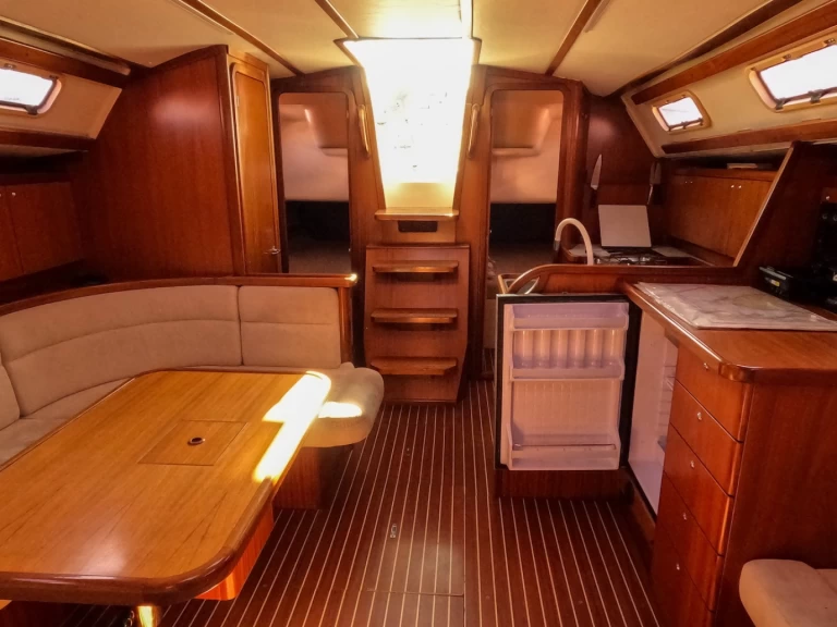 Triplast Y40 de alquiler a Izola