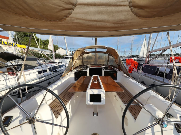 Dufour Dufour 350 Grand Large de alquiler a Trogir