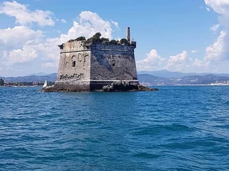 Alquiler de barcos La Spezia barato de Azzura