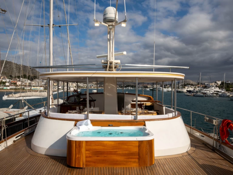 Alquiler de Yate de lujo, con o sin patrón Codecasa Salaminas