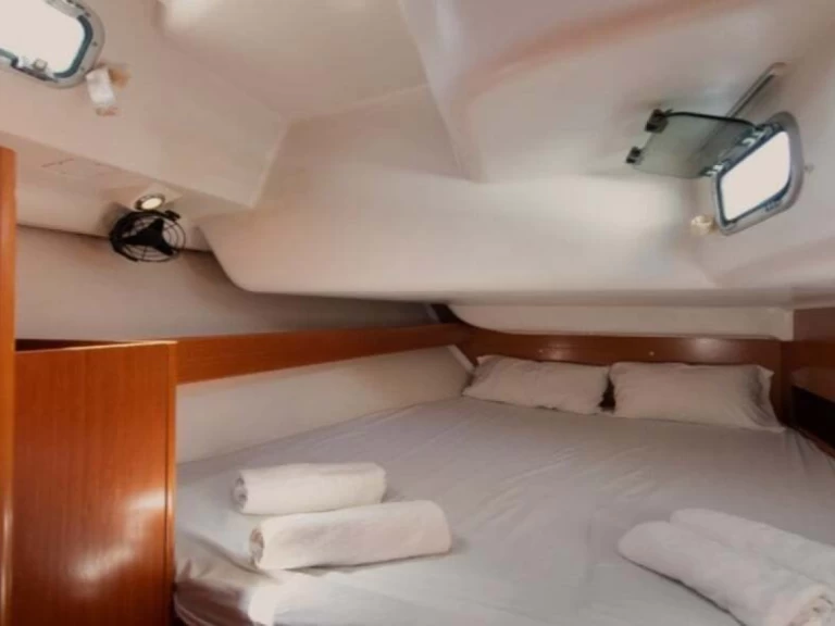 Velero para alquilar Salamína al mejor precio