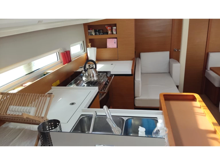 Alquiler de barcos El Pireo barato de Sun Odyssey 410