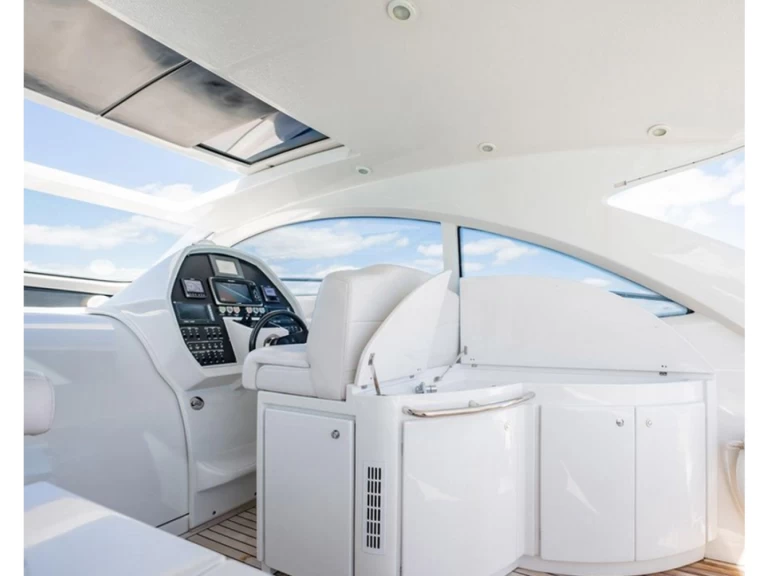 Alquiler de barcos Olbia barato de Pershing 50.1