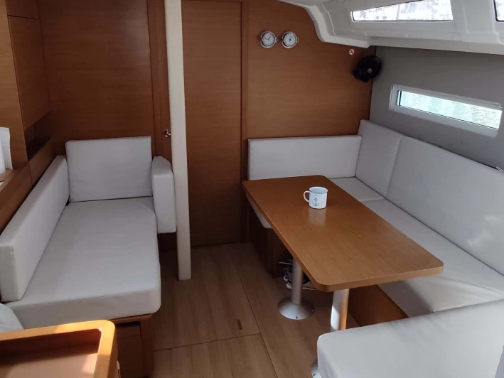 Alquiler de Velero, con o sin patrón Jeanneau El Pireo