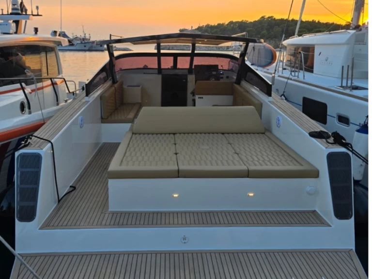 Alquiler de Lancha, con o sin patrón Felix 37 Makarska