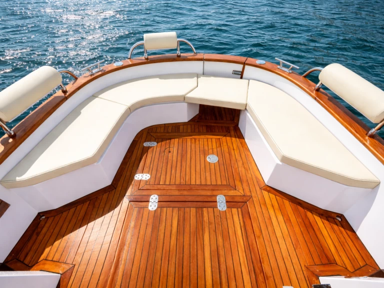 Salpa SUNSIX de alquiler a Capri