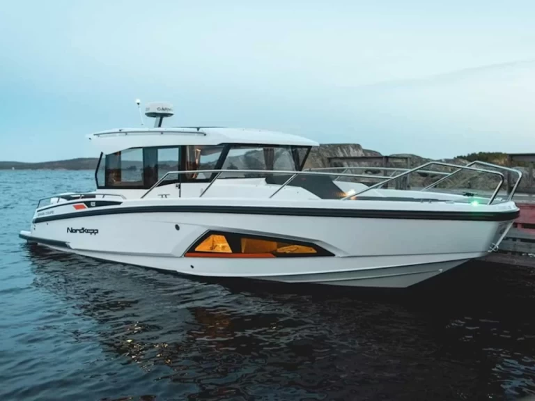 Alquiler de barcos Eleusis barato de Nordkapp Coupe 905
