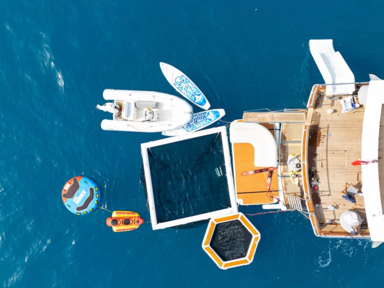 Alquiler de embarcaciones Canados Canados 90' enMonaco-Ville en Samboat