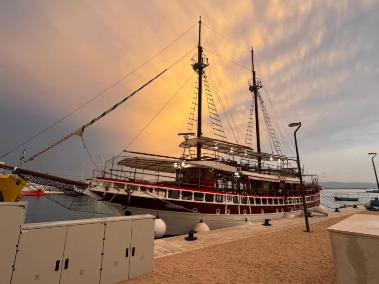 Lancha para alquilar Omiš al mejor precio