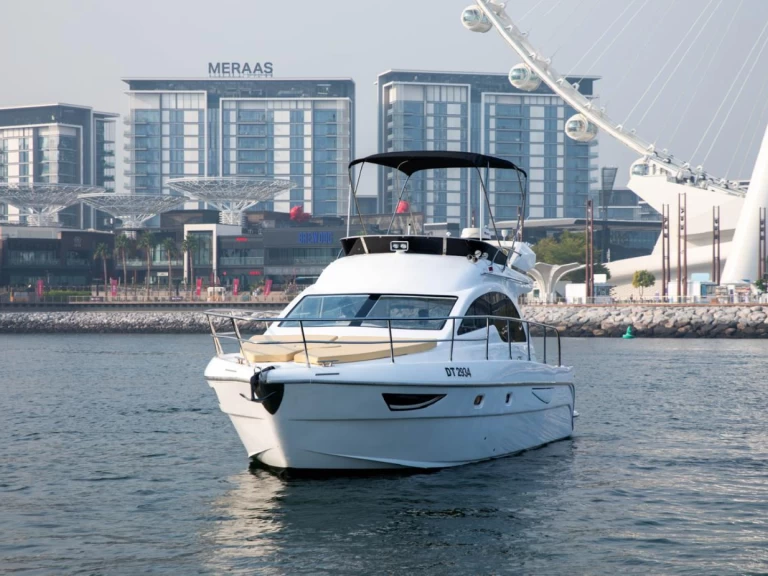 Alquiler de embarcaciones Hatteras 1 enDubai Marina en Samboat