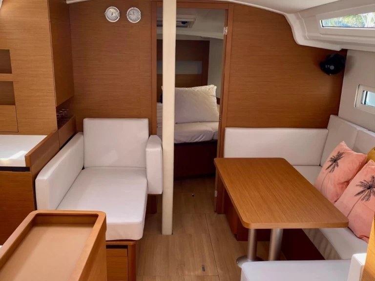 Jeanneau Sun Odyssey 410 (2023) de alquiler a Lefkáda