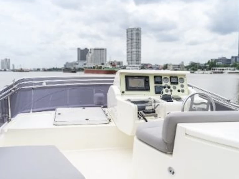 Alquiler de Barco de motor, con o sin patrón Ferretti Bang Kho Laem