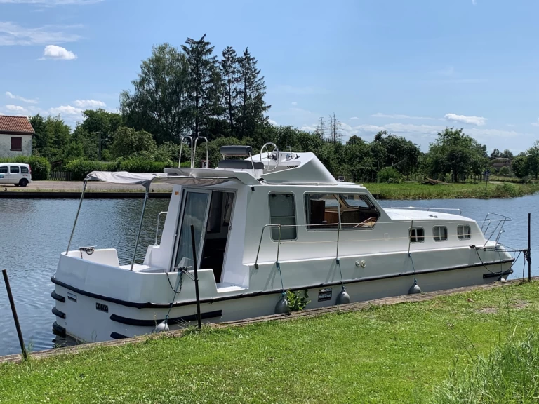 Alquiler de barcos Mittersheim barato de Triton 1050 Fly