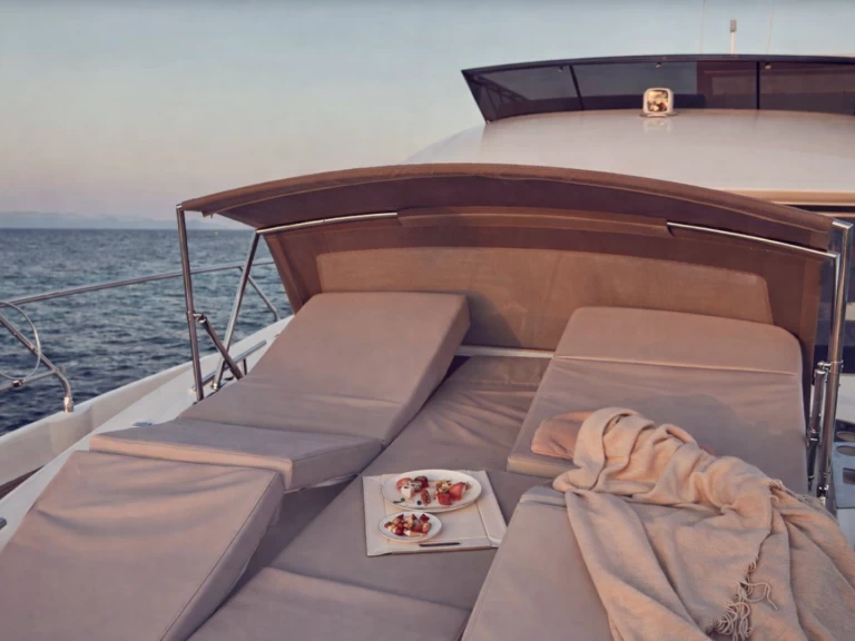 Alquiler de Prestige Yachts 520 Fly  en Beaulieu-sur-Mer