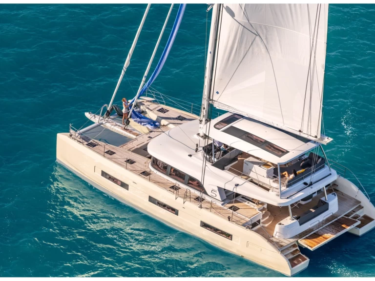 Alquiler de embarcaciones Lagoon Lagoon Sixty 5 enSalerno en Samboat