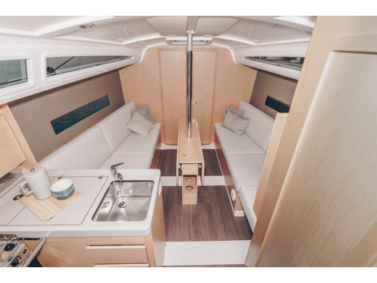 Alquiler de Velero, con o sin patrón Bénéteau Barcelona