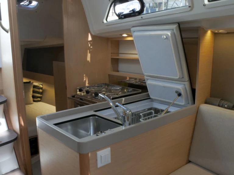 Alquiler de barcos Barcelona barato de Oceanis 30.1