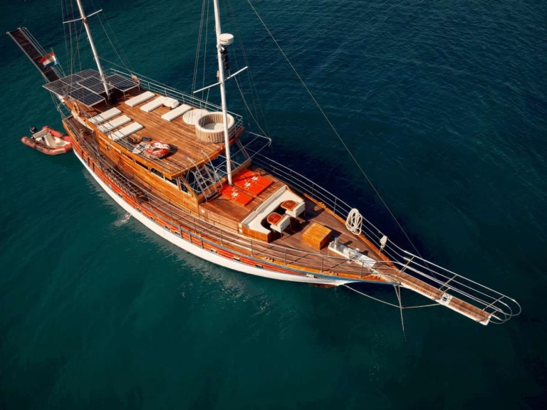 Alquiler de  Custom Built Aluminum Cutter TREBENNA en Croacia