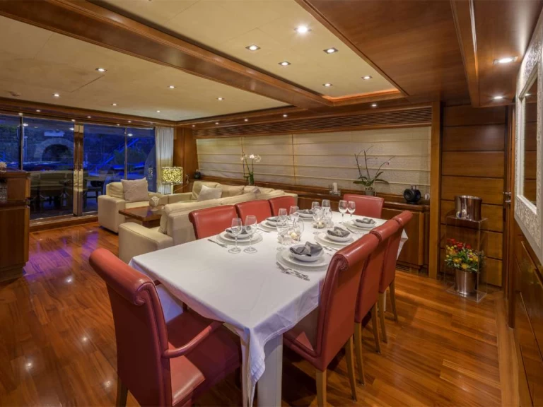 Alquiler de barcos Nápoles barato de Anne Marie