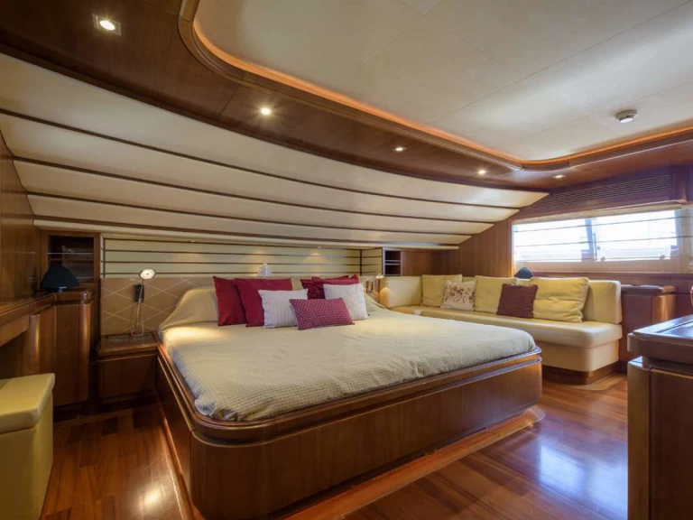 Alquiler de embarcaciones Custom Line Anne Marie enNápoles en Samboat