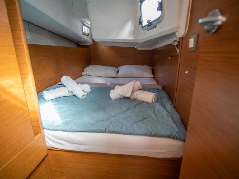 Alquiler de embarcaciones Jeanneau Sun Odyssey 410 enNeo Klima en Samboat