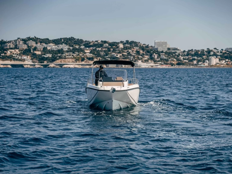 Alquiler de embarcaciones Quicksilver Activ 675 Open enMarsella en Samboat