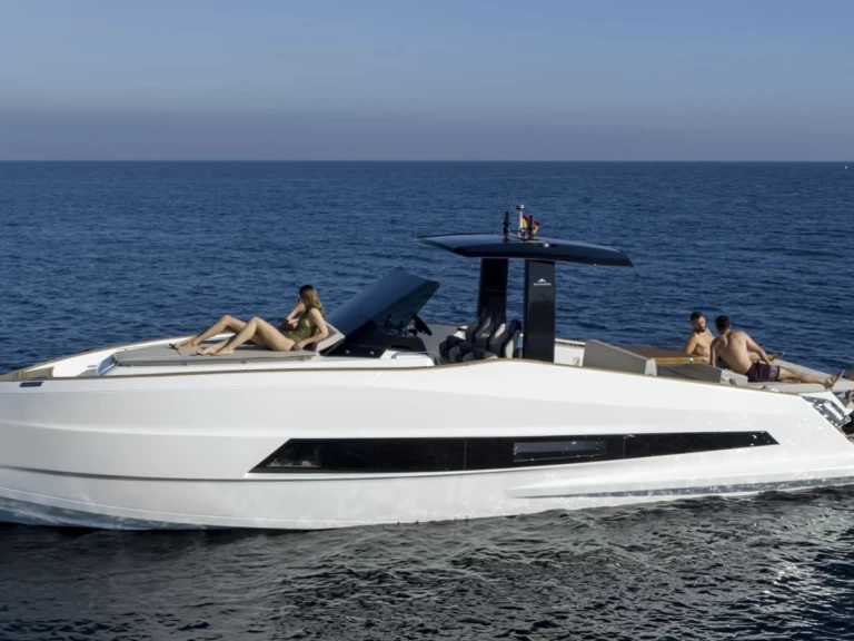Alquiler de embarcaciones Astondoa 377 Coupe enLagos en Samboat