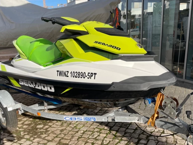 Alquiler de Moto de agua, con o sin patrón Sea-Doo Lagos