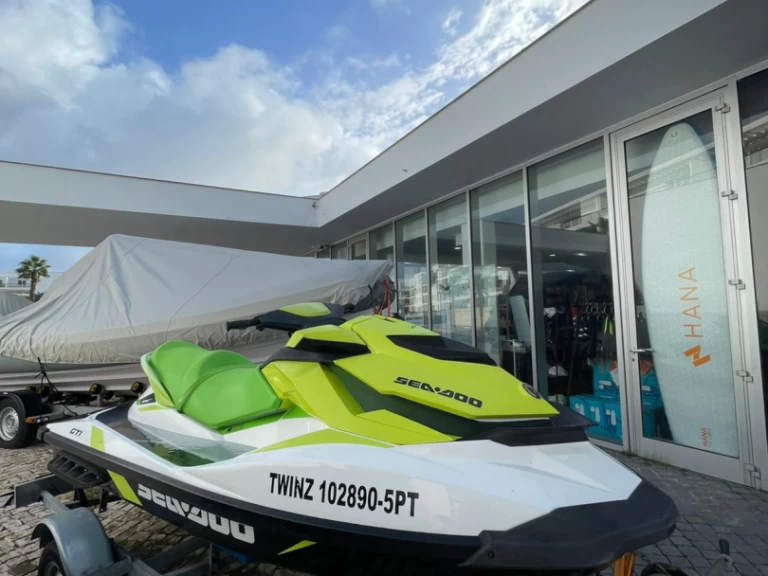Alquiler Moto de agua Sea-Doo con o sin  título de navegación