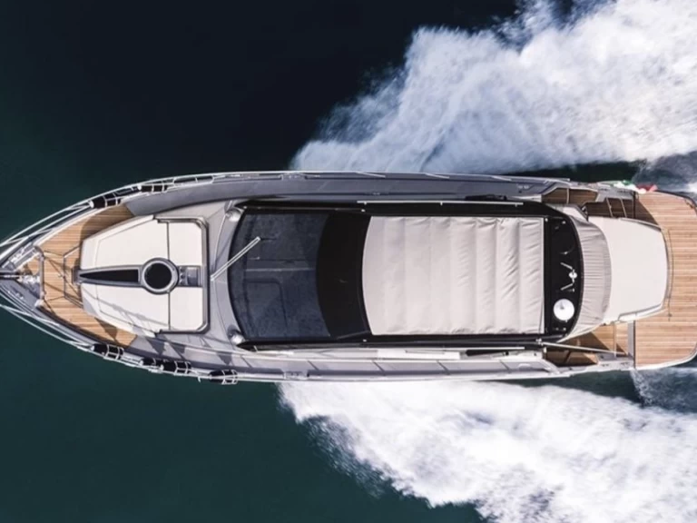 Alquiler de Cranchi Cranchi M44 HT en Beaulieu-sur-Mer