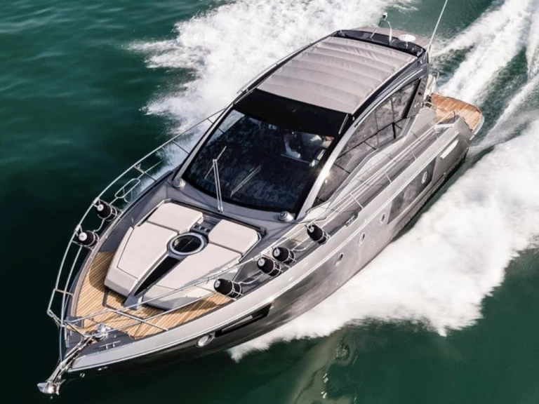 Alquiler de barcos Beaulieu-sur-Mer barato de Cranchi M44 HT