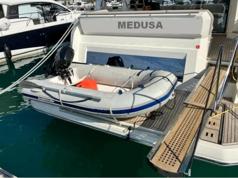 Alquiler de Jeanneau Prestige 520 Flybridge - 3 + 1 cab. en Split
